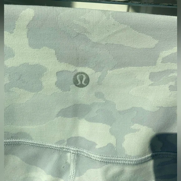 Lululemon Wunder Under Ribbed Biker Shorts  ~ Size 4 - Picture 5 of 9